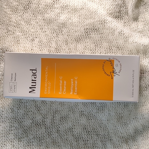 Murad Essential-C Cleanser, 200ml/6.75fl oz - Picture 10 of 11
